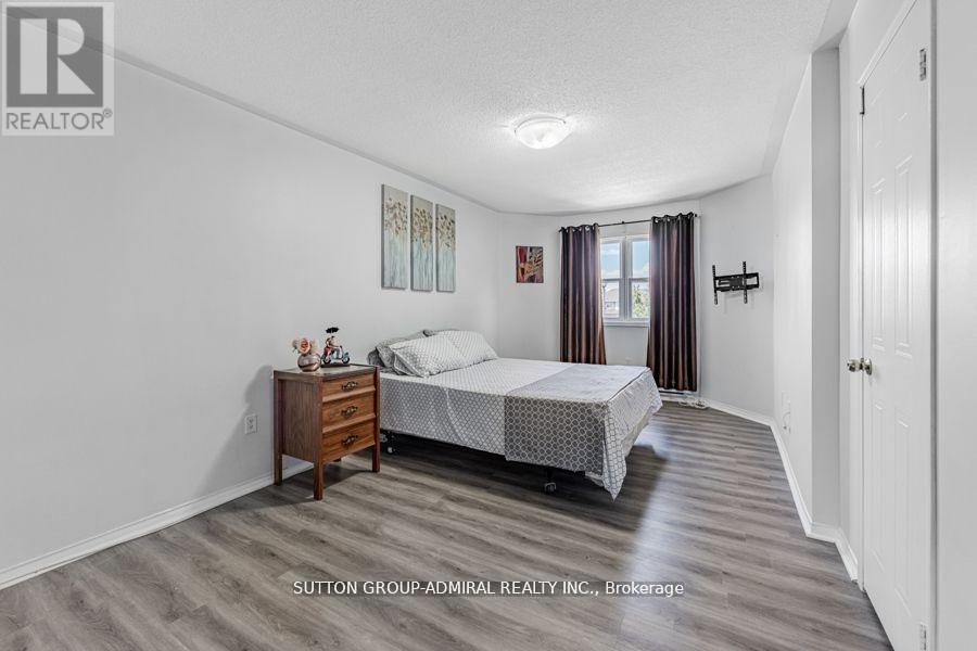 88 Wickstead Court, Brampton, Ontario  L6R 1N8 - Photo 10 - W12315843