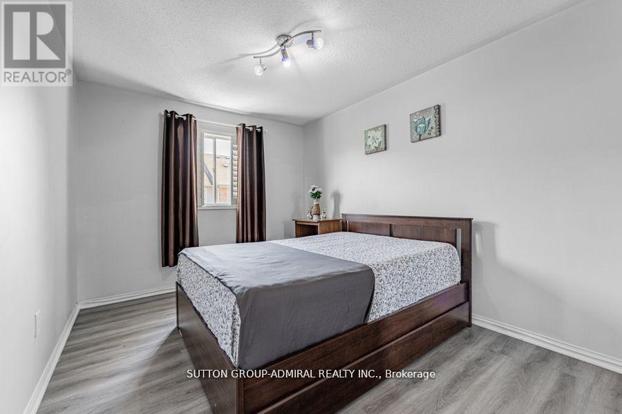 88 Wickstead Court, Brampton, Ontario  L6R 1N8 - Photo 11 - W12315843