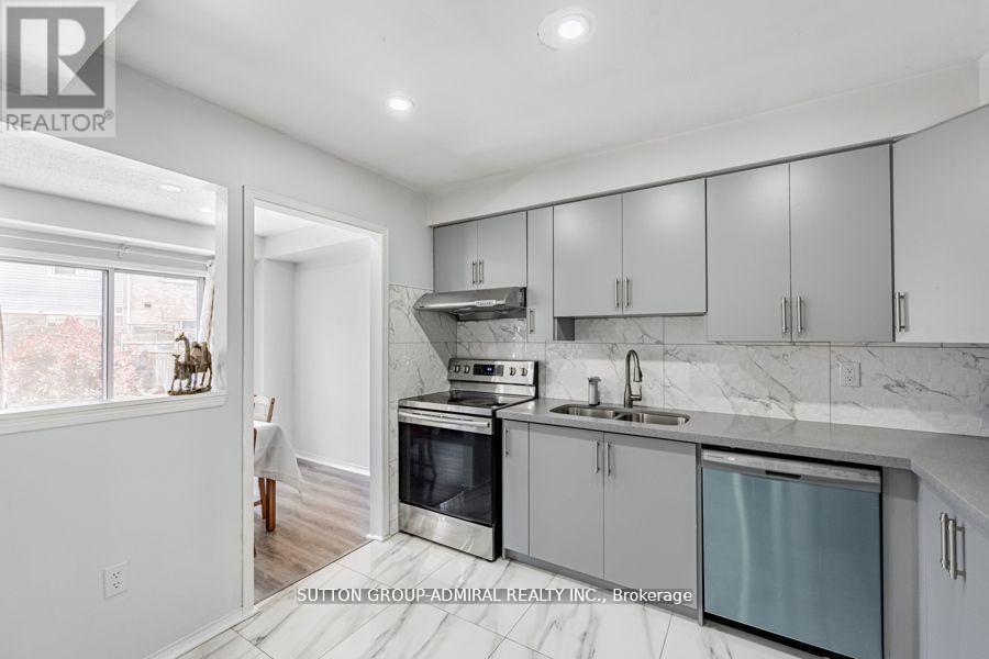 88 Wickstead Court, Brampton, Ontario  L6R 1N8 - Photo 6 - W12315843