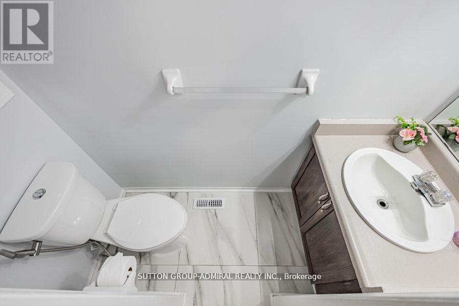 88 Wickstead Court, Brampton, Ontario  L6R 1N8 - Photo 7 - W12315843