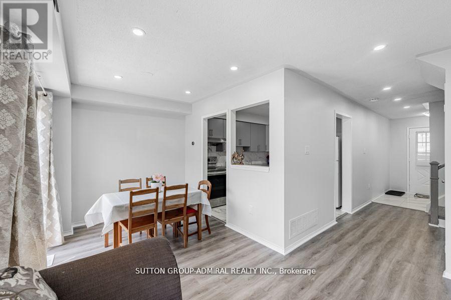 88 Wickstead Court, Brampton, Ontario  L6R 1N8 - Photo 8 - W12315843
