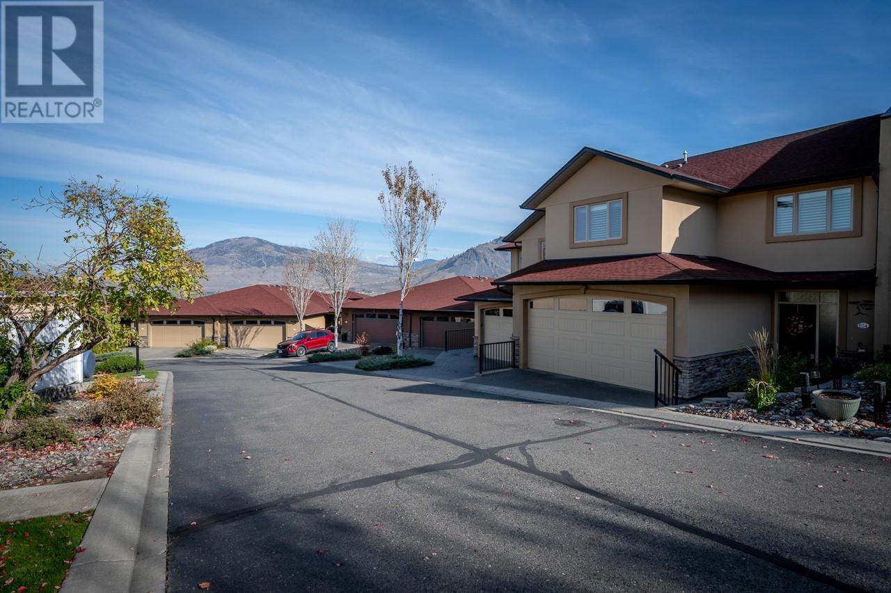 Property at 15 HUDSON'S BAY Trail Unit# 824 image 3