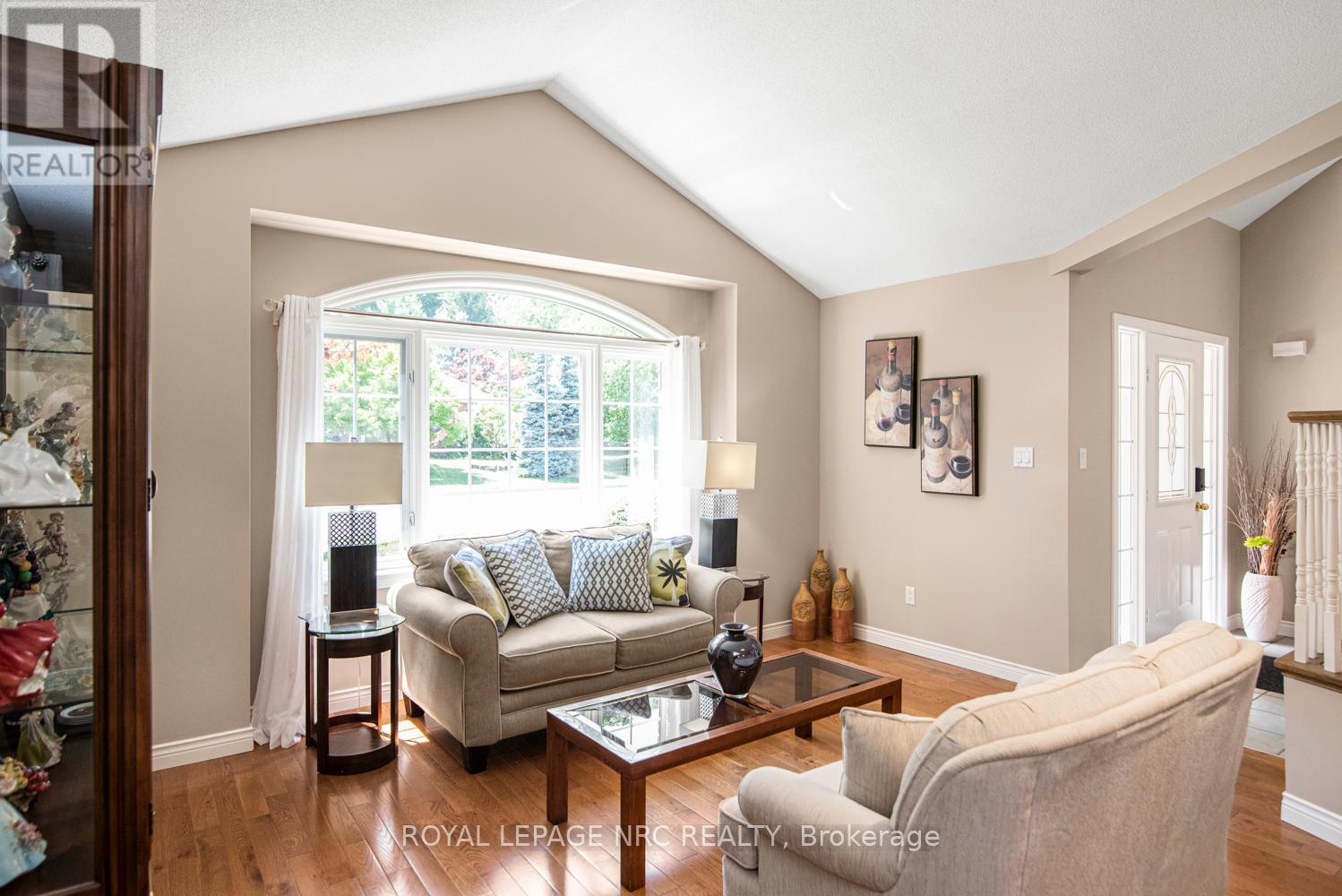 149 Dorchester Drive, Grimsby (Grimsby East), Ontario  L3M 5J9 - Photo 10 - X12315848