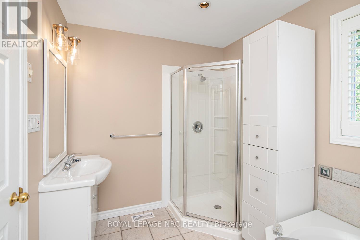 149 Dorchester Drive, Grimsby (Grimsby East), Ontario  L3M 5J9 - Photo 21 - X12315848