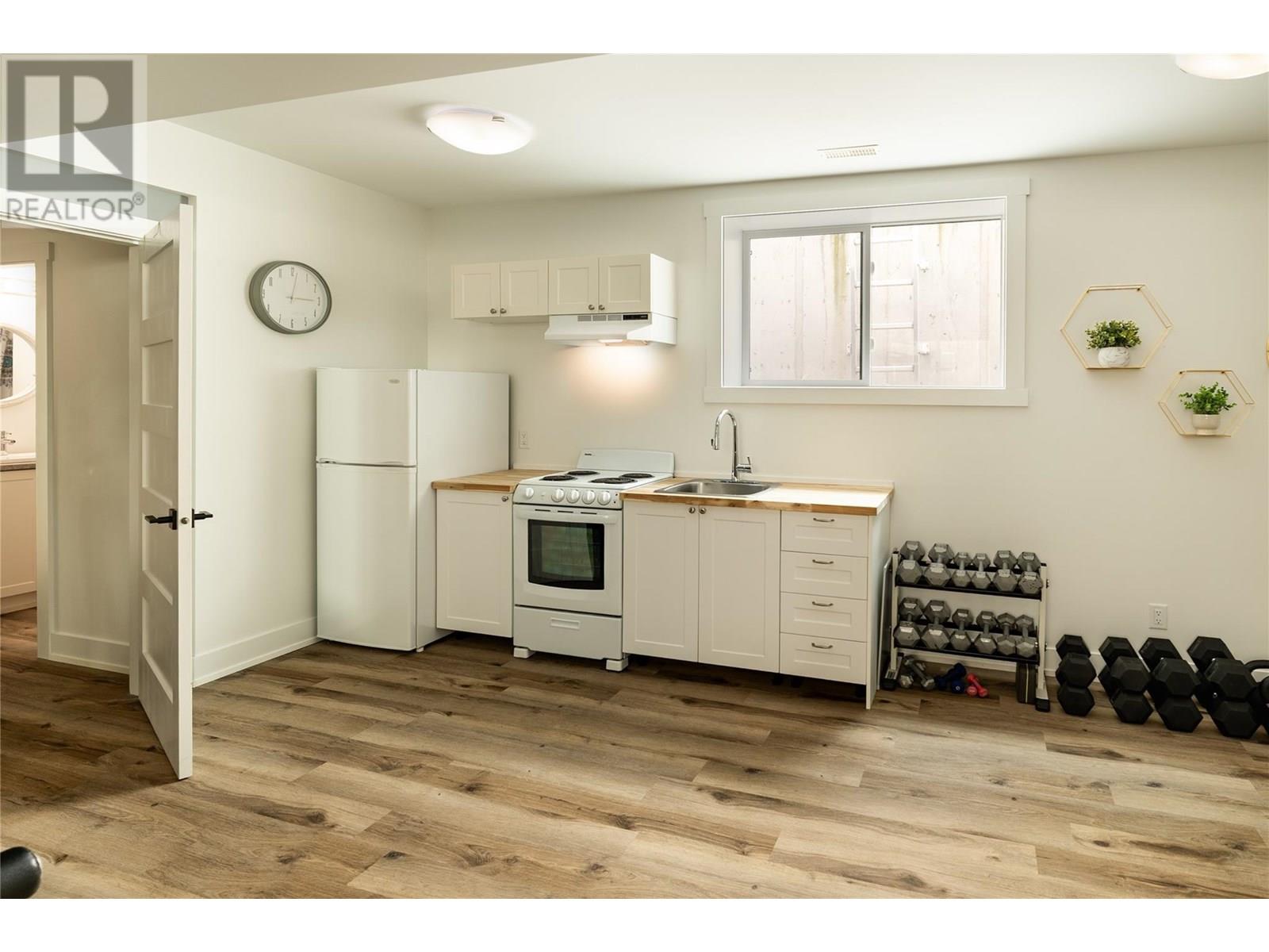 765 Barnaby Road Kelowna Photo 37