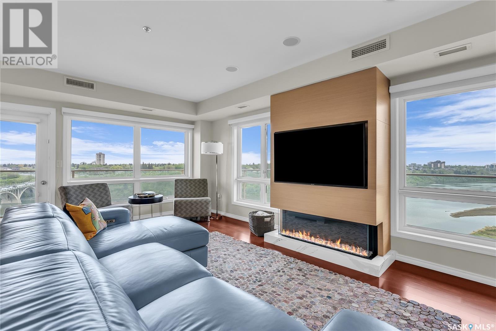 Property at 1308 902 Spadina CRESCENT E image 1