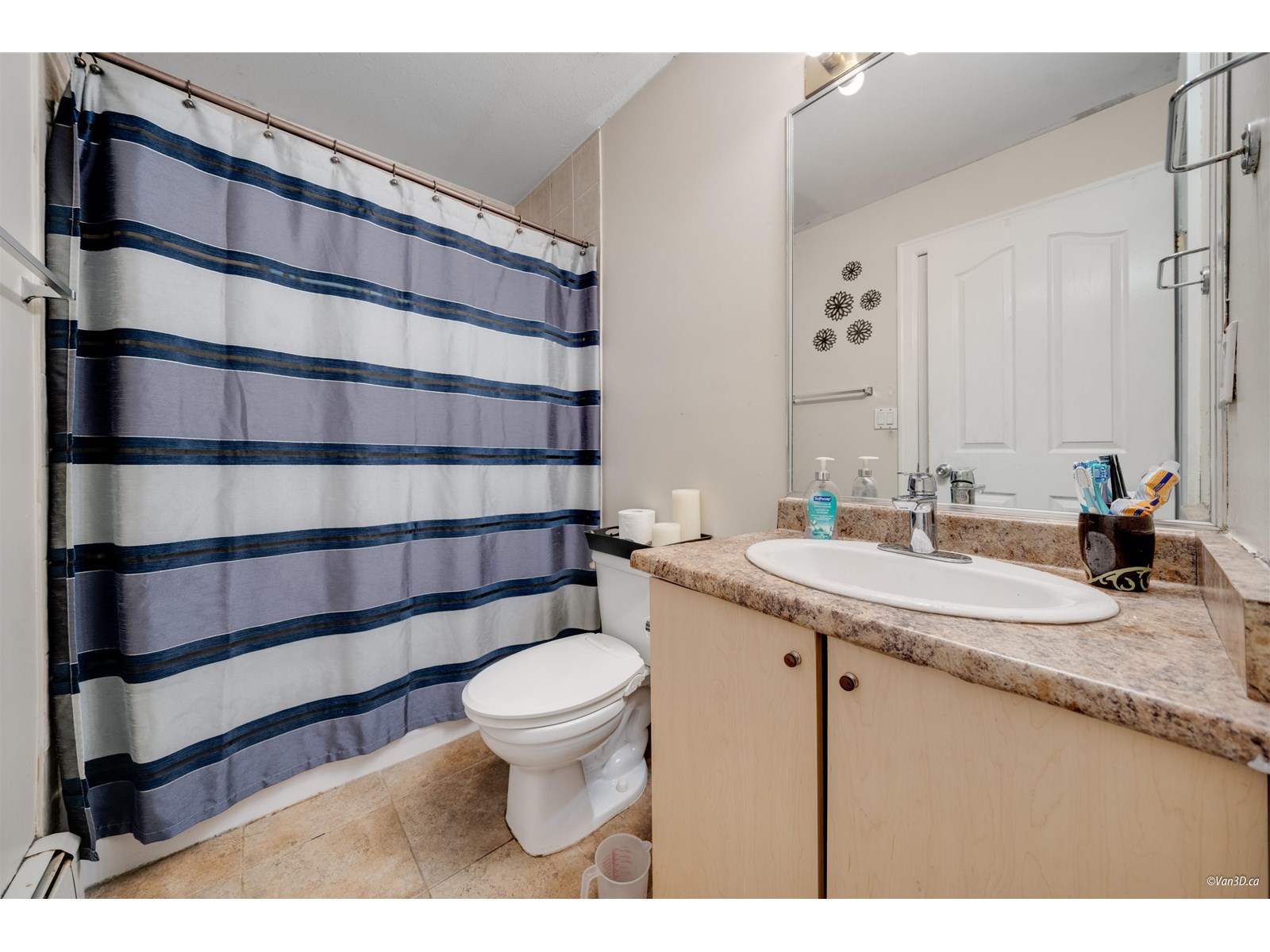 Property at 8863 KING GEORGE BOULEVARD image 3
