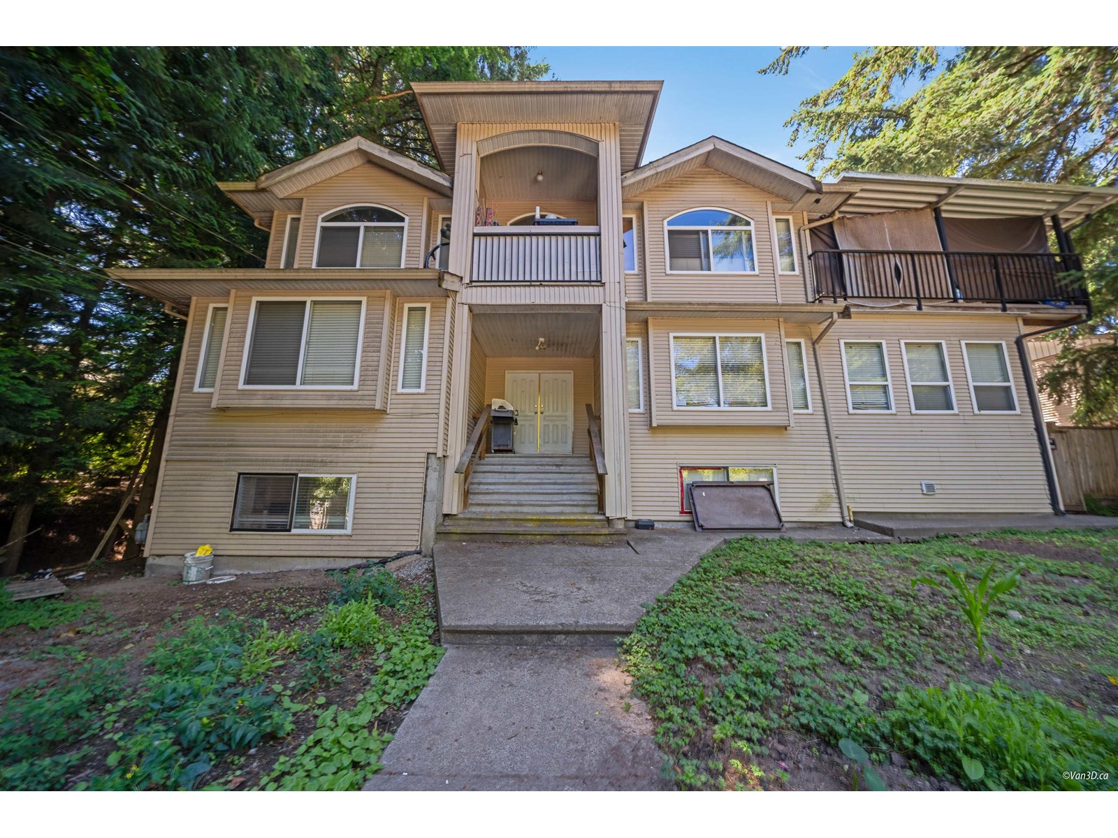Property at 8863 KING GEORGE BOULEVARD image 1