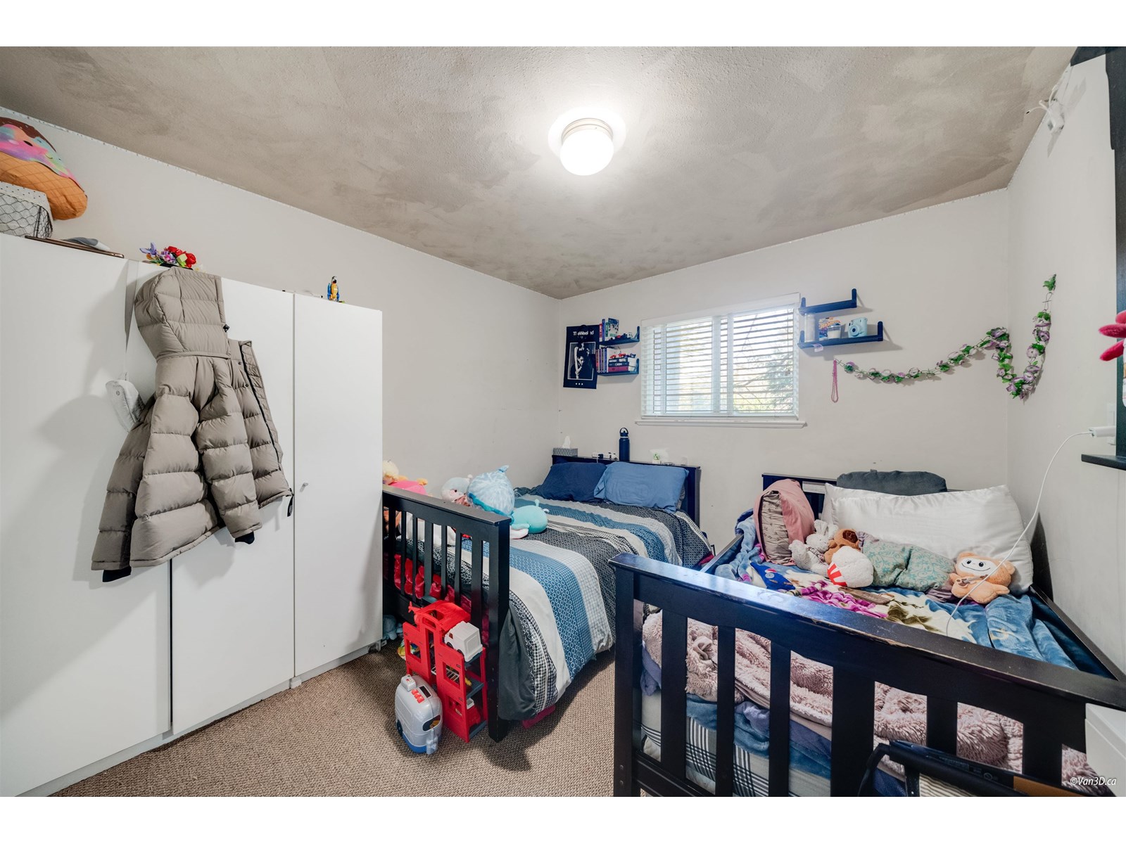 Property at 8863 KING GEORGE BOULEVARD image 4