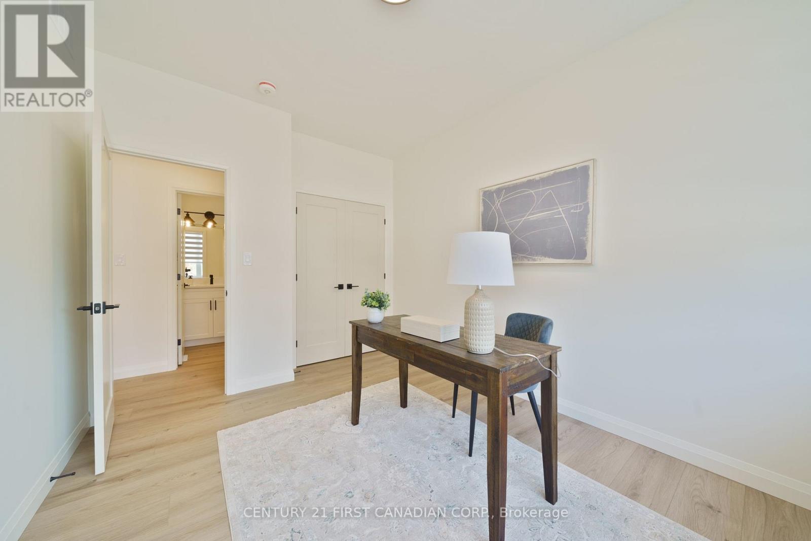 7 - 32 Postma Crescent, North Middlesex, Ontario  N0M 1A0 - Photo 6 - X12151658