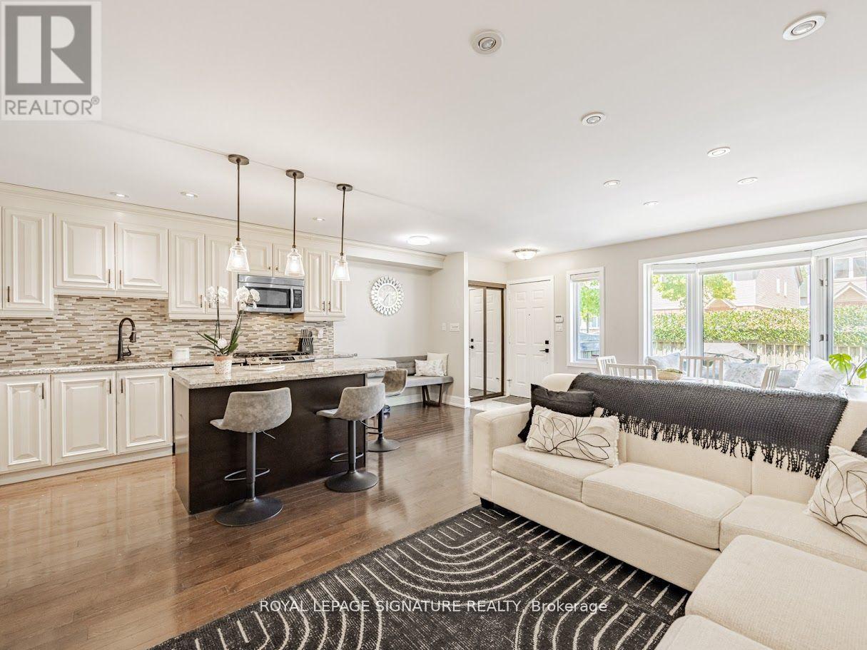 13 - 1211 Parkwest Place, Mississauga, Ontario  L5E 3J3 - Photo 4 - W12315962