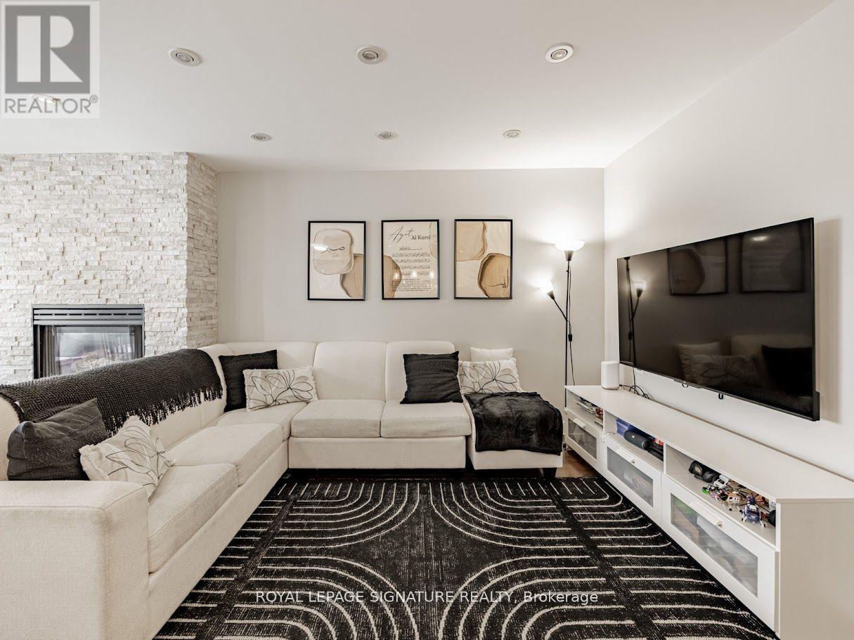 13 - 1211 Parkwest Place, Mississauga, Ontario  L5E 3J3 - Photo 6 - W12315962