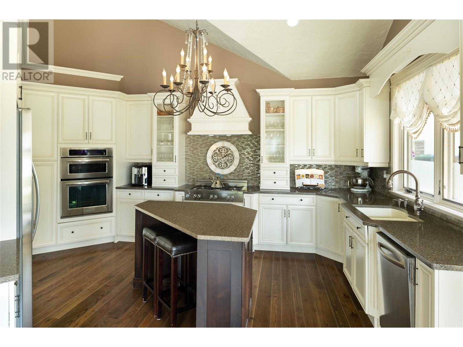 Property at 4768 CARMEL Crescent image 3