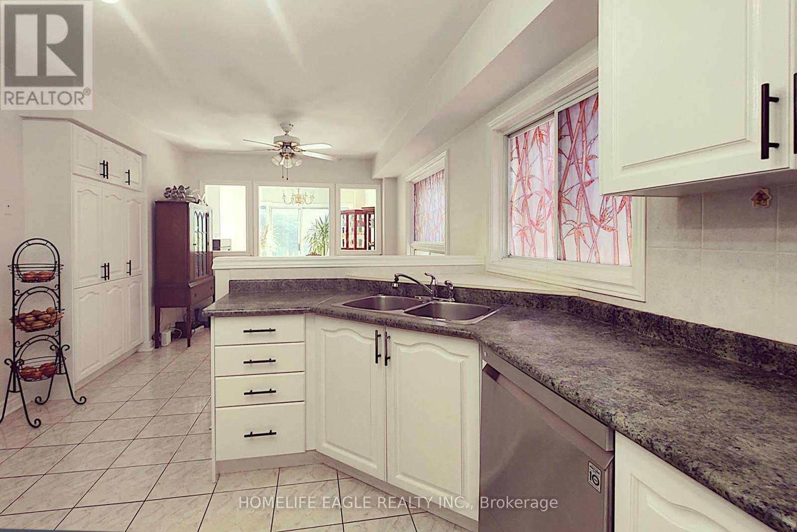 12 Indigo Street, Richmond Hill, Ontario  L4S 1W2 - Photo 7 - N12297923