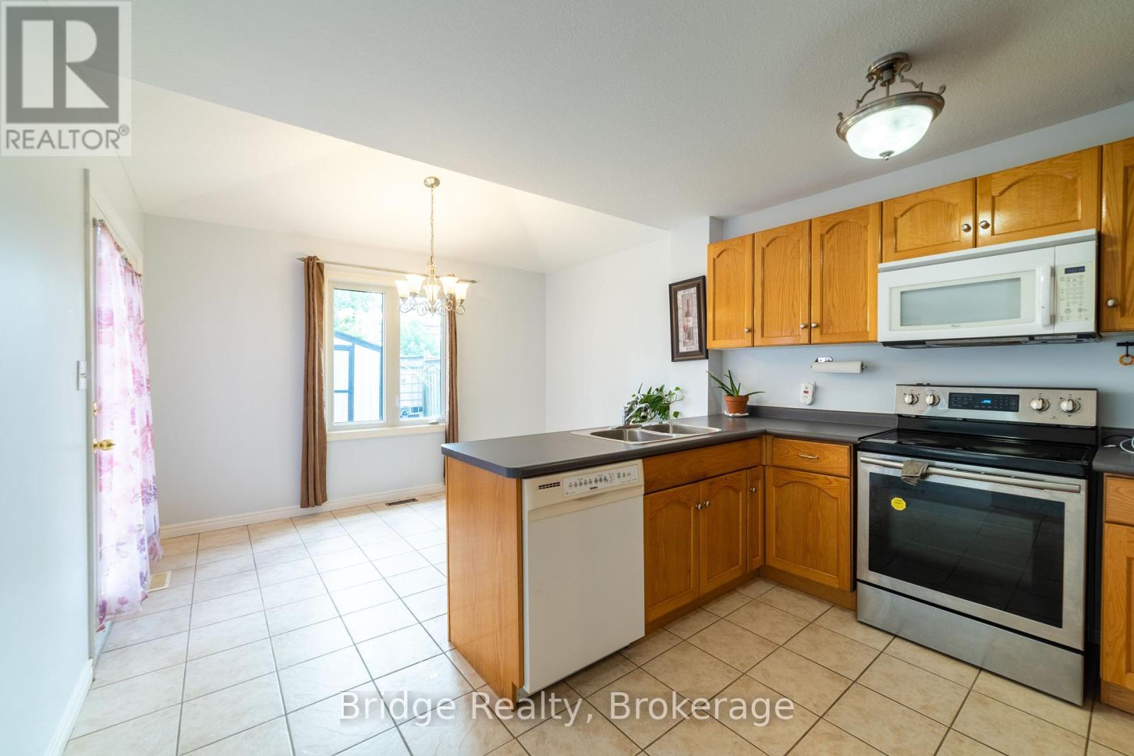 551 Ontario Street, Woodstock, Ontario  N4V 1H2 - Photo 11 - X12316099