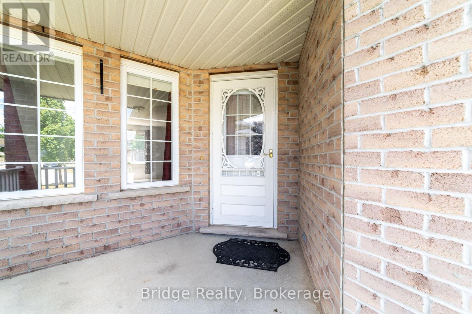 551 Ontario Street, Woodstock, Ontario  N4V 1H2 - Photo 4 - X12316099