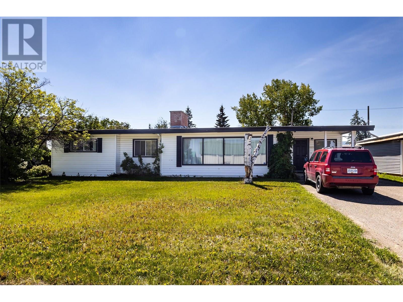 1325 115 Avenue, dawson creek, British Columbia