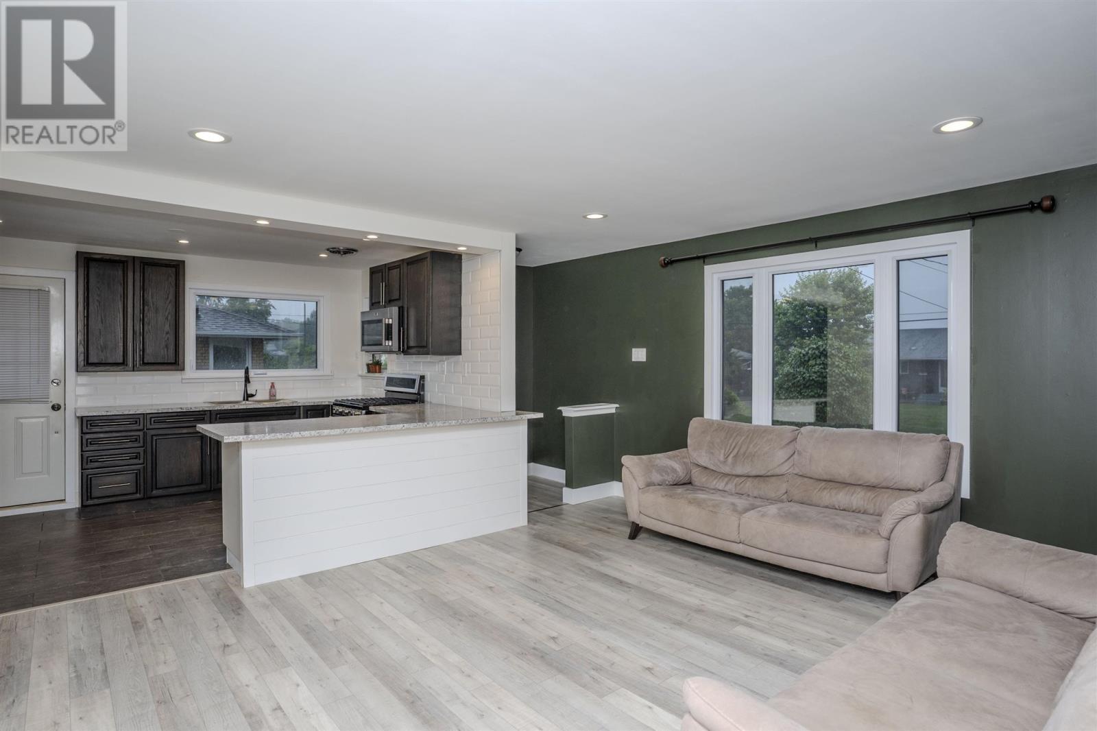 Property at 60 Strathcona AVE image 2
