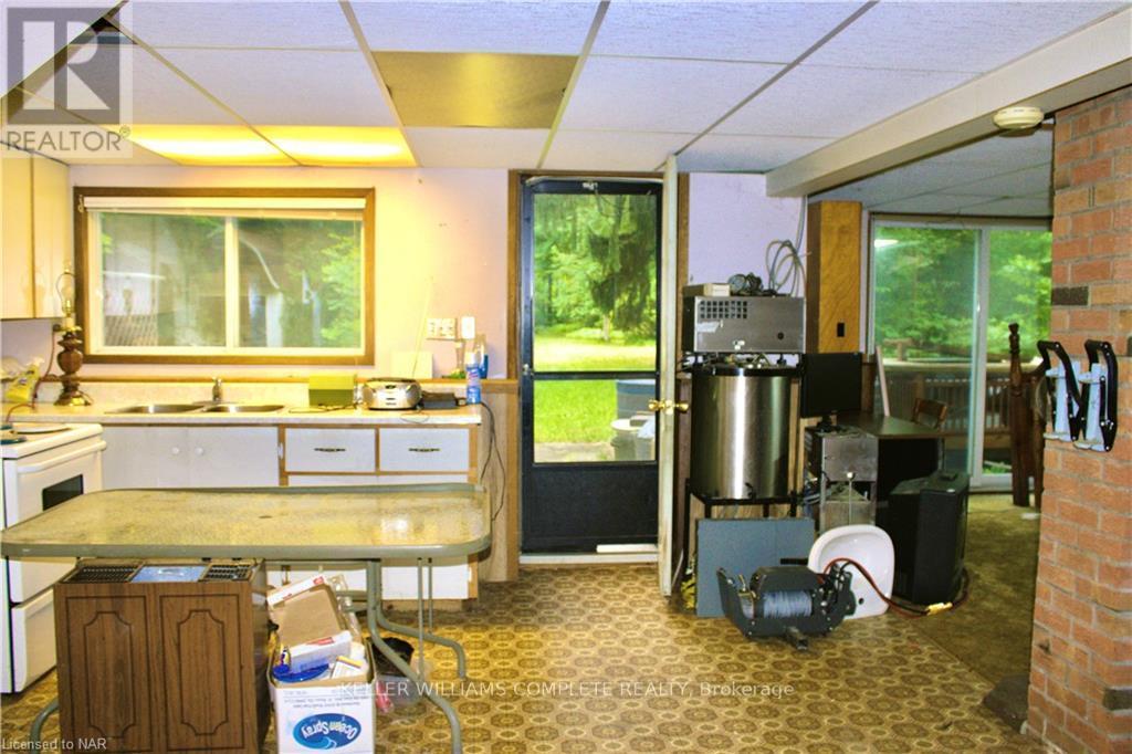 150 Merritt Road, Pelham (Fonthill), Ontario  L3B 5N5 - Photo 17 - X12316092