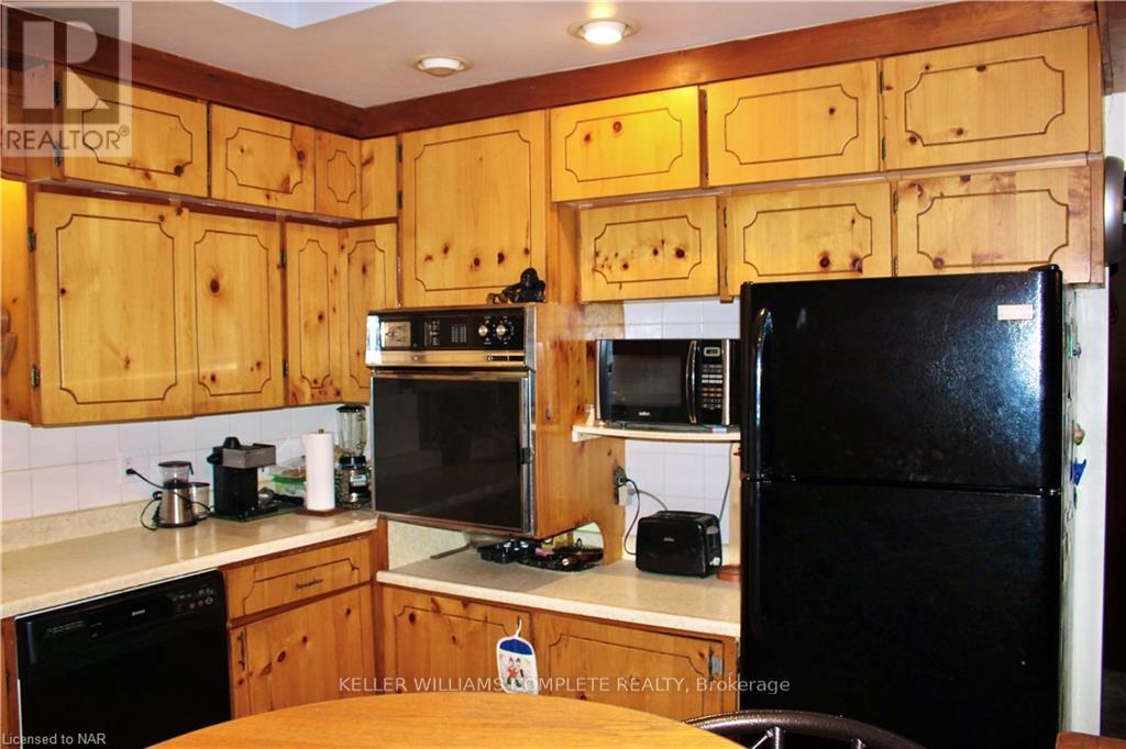 150 Merritt Road, Pelham (Fonthill), Ontario  L3B 5N5 - Photo 23 - X12316092