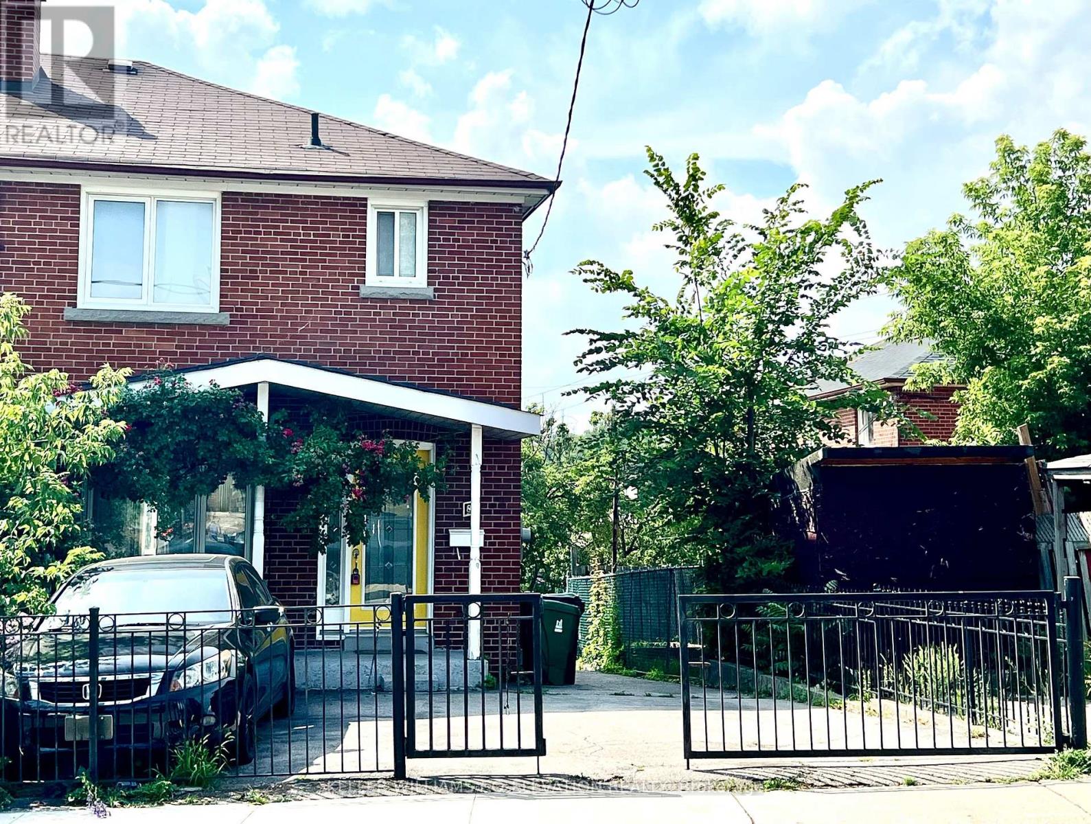 8 PORTER AVENUE, toronto (rockcliffe-smythe), Ontario