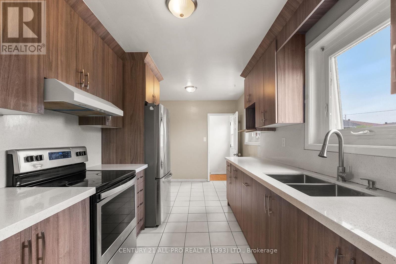 Property at 84 GOLDSBORO ROAD image 3