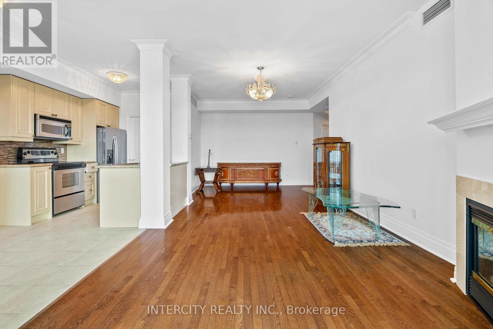 607 - 1 Cordoba Drive, Vaughan, Ontario  L4J 8S3 - Photo 10 - N12316112