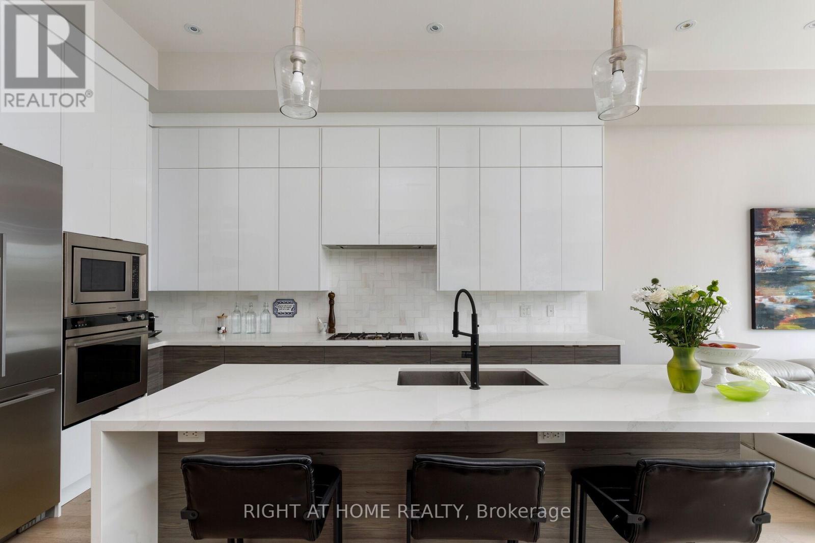 175 Hay Avenue, Toronto, Ontario  M8Z 1G3 - Photo 11 - W12316046