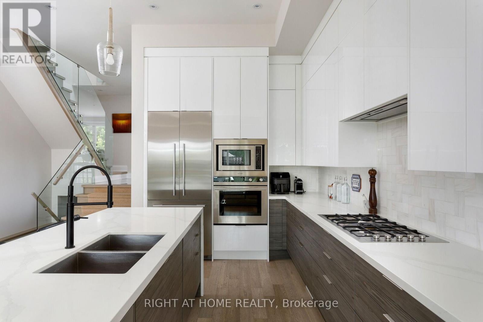 175 Hay Avenue, Toronto, Ontario  M8Z 1G3 - Photo 12 - W12316046