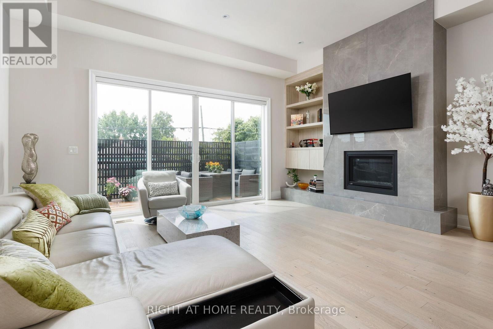 175 Hay Avenue, Toronto, Ontario  M8Z 1G3 - Photo 14 - W12316046