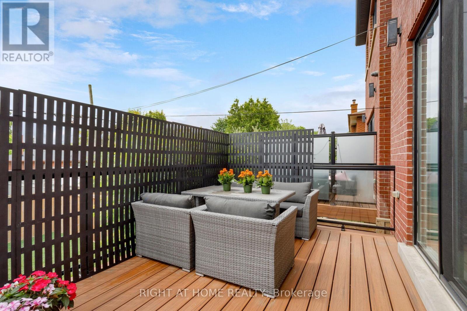175 Hay Avenue, Toronto, Ontario  M8Z 1G3 - Photo 16 - W12316046