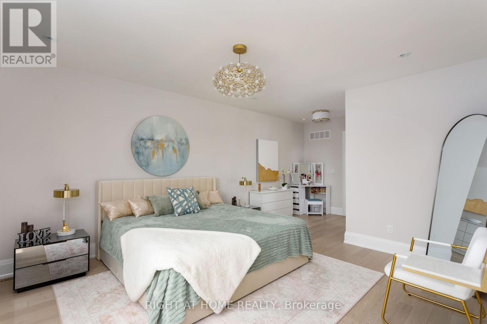 175 Hay Avenue, Toronto, Ontario  M8Z 1G3 - Photo 22 - W12316046