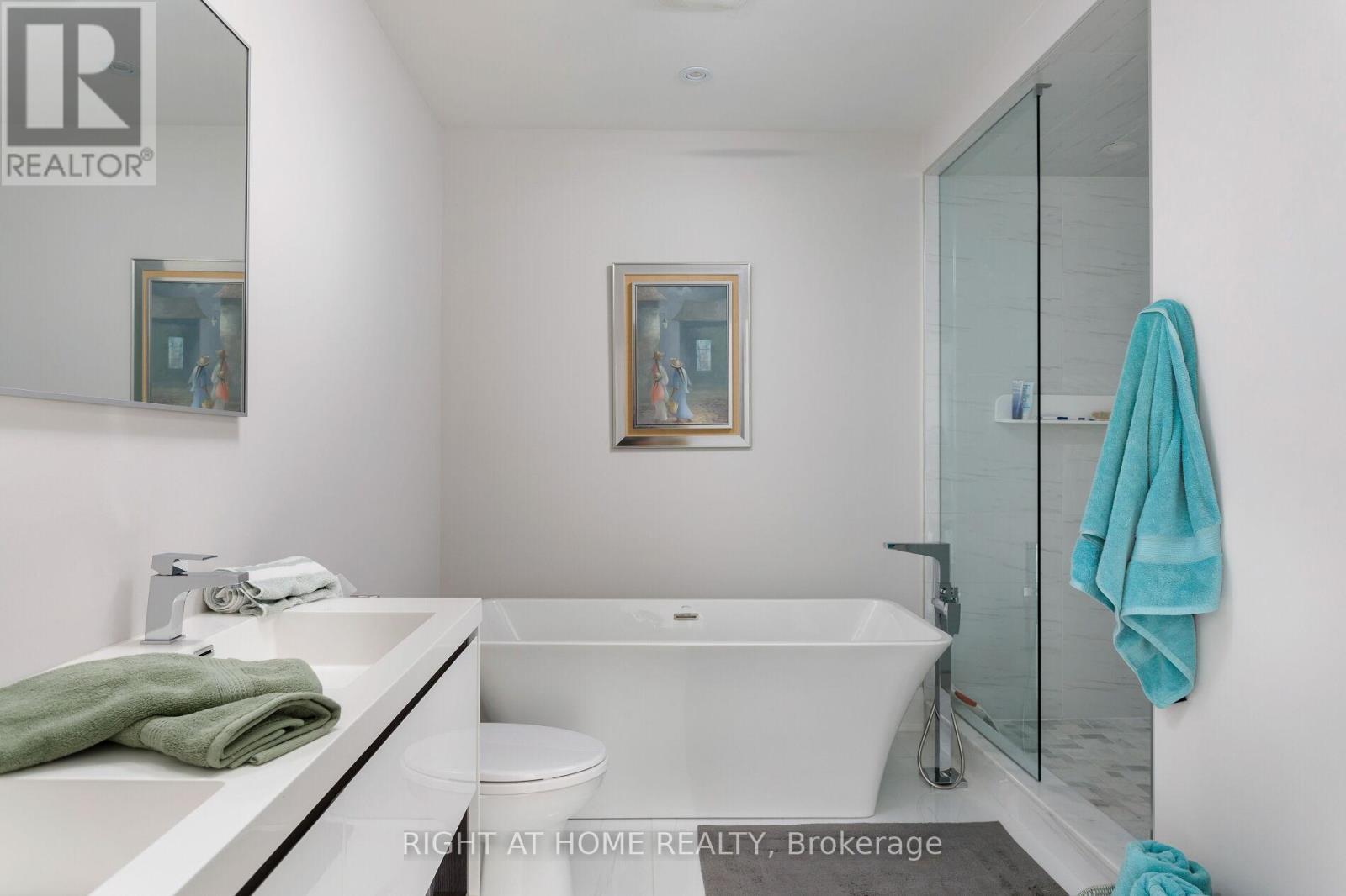 175 Hay Avenue, Toronto, Ontario  M8Z 1G3 - Photo 23 - W12316046
