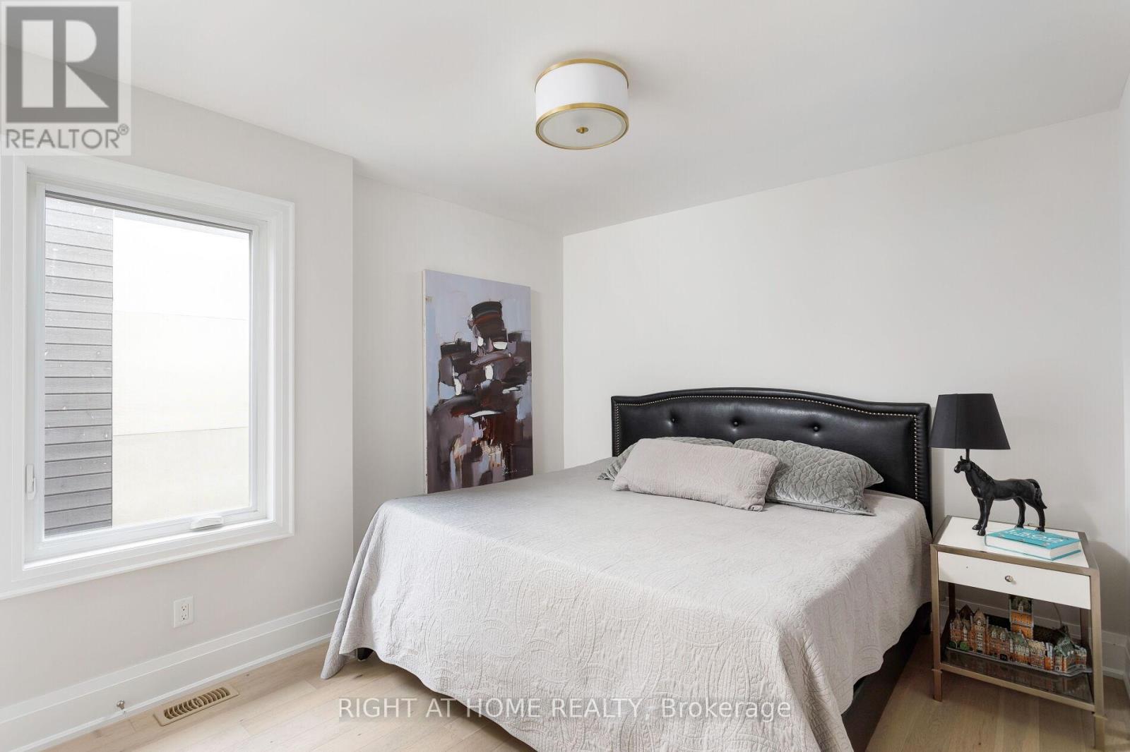 175 Hay Avenue, Toronto, Ontario  M8Z 1G3 - Photo 25 - W12316046