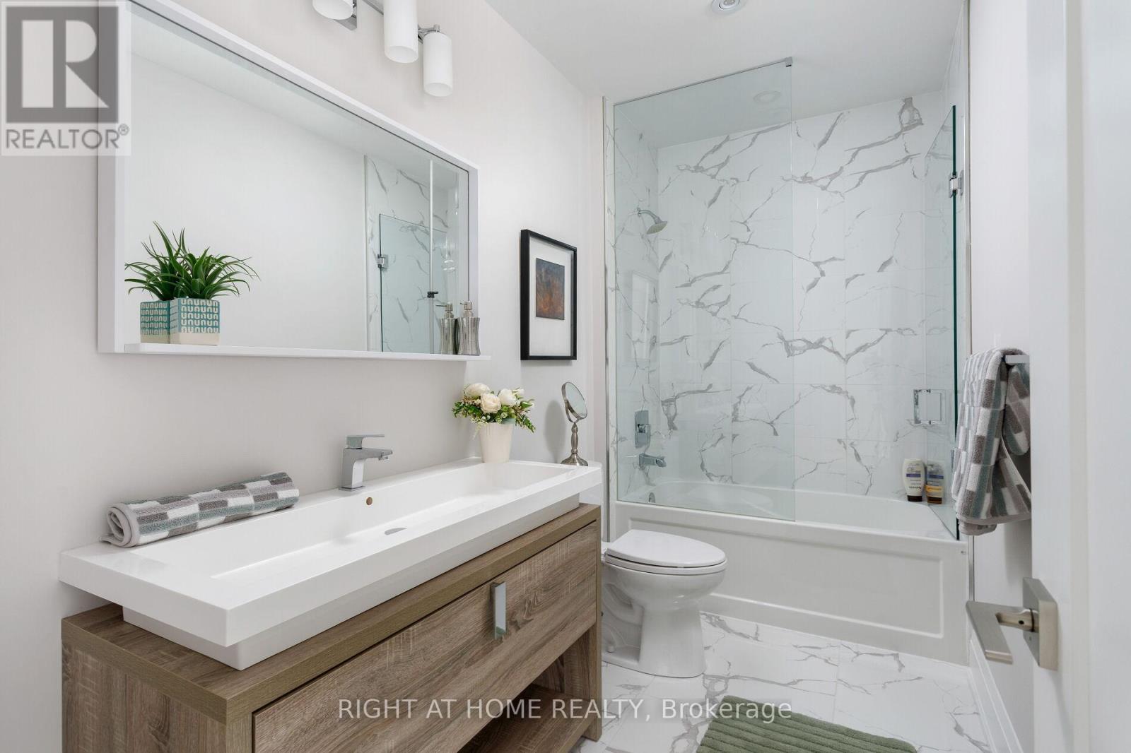 175 Hay Avenue, Toronto, Ontario  M8Z 1G3 - Photo 26 - W12316046