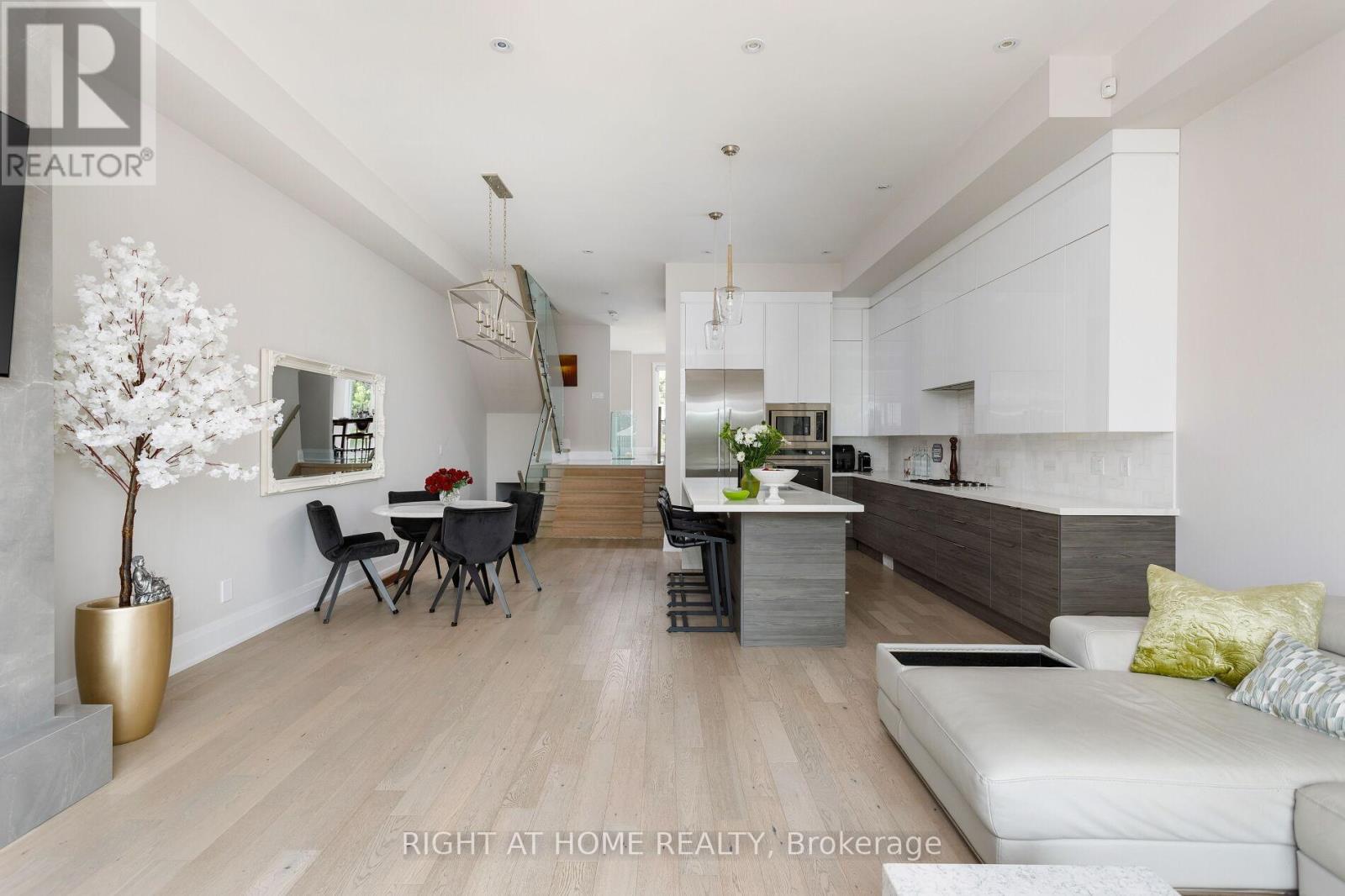 175 Hay Avenue, Toronto, Ontario  M8Z 1G3 - Photo 8 - W12316046