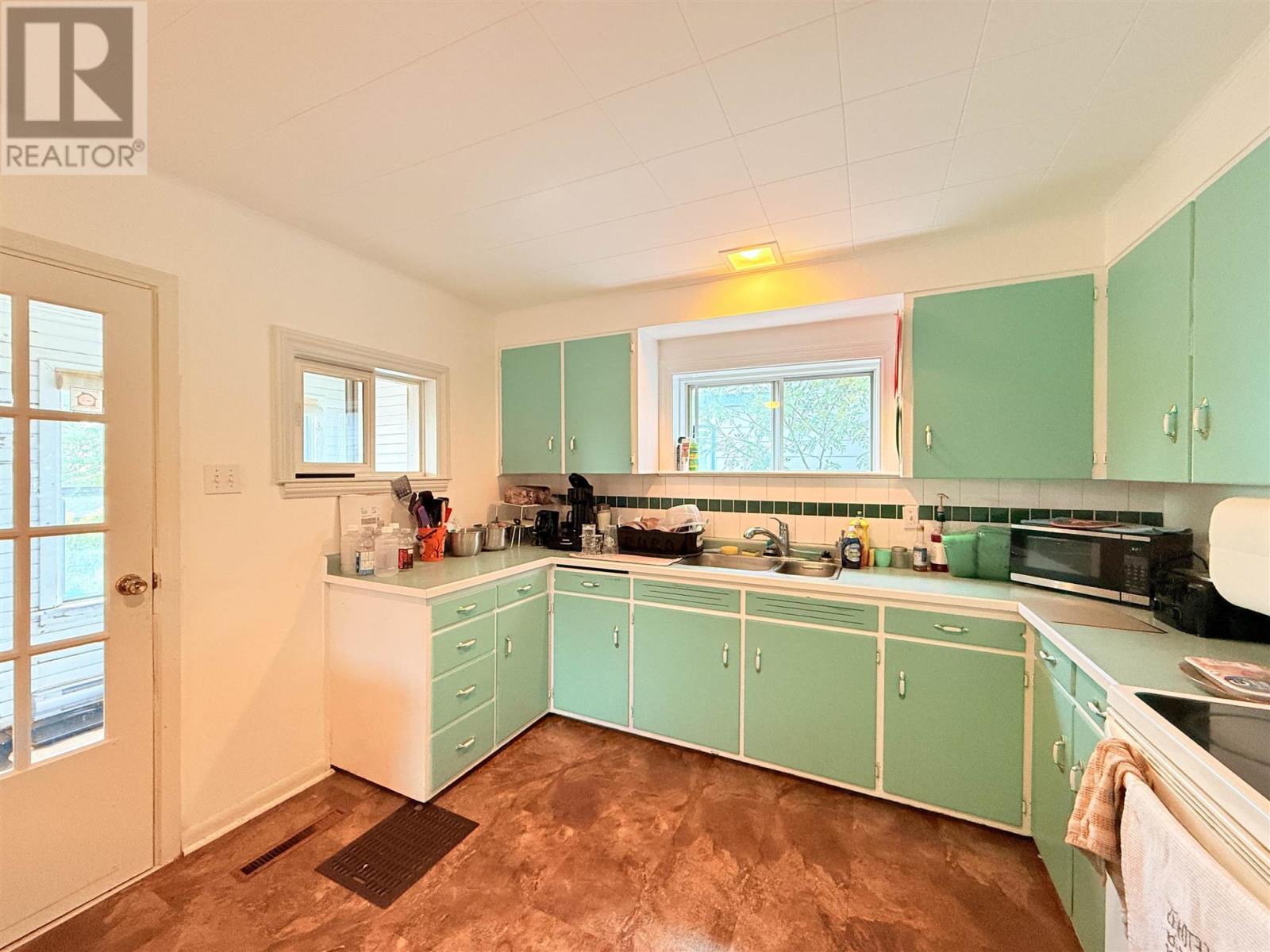 19 King St, Sioux Lookout, Ontario  P8T 1C8 - Photo 3 - TB252069