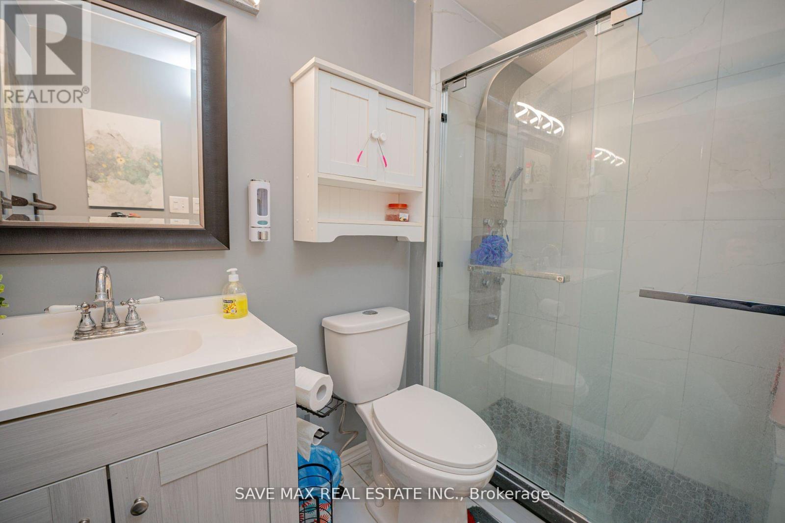 92 Highland Crescent, Kitchener, Ontario  N2M 5C1 - Photo 16 - X12316142