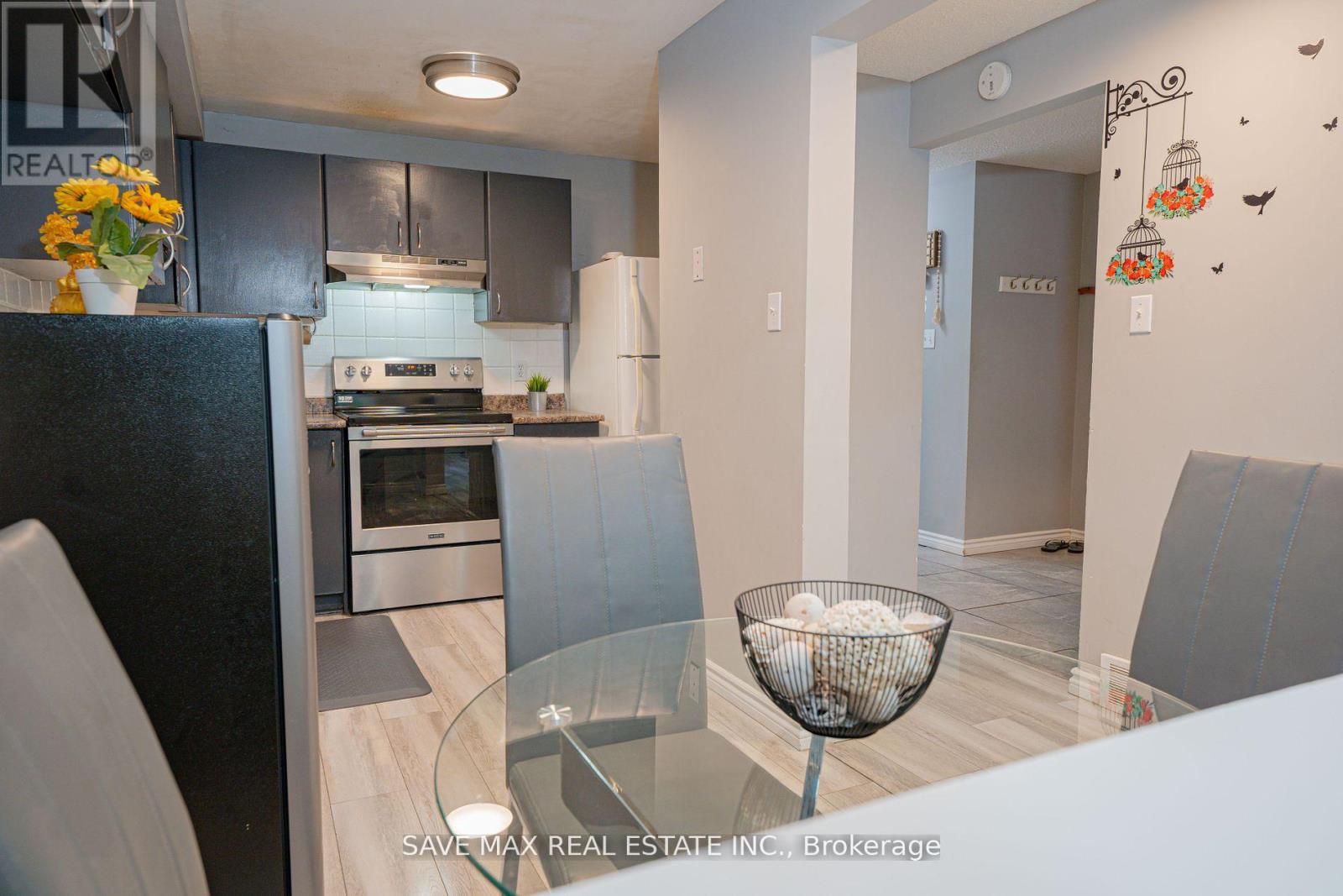 92 Highland Crescent, Kitchener, Ontario  N2M 5C1 - Photo 6 - X12316142