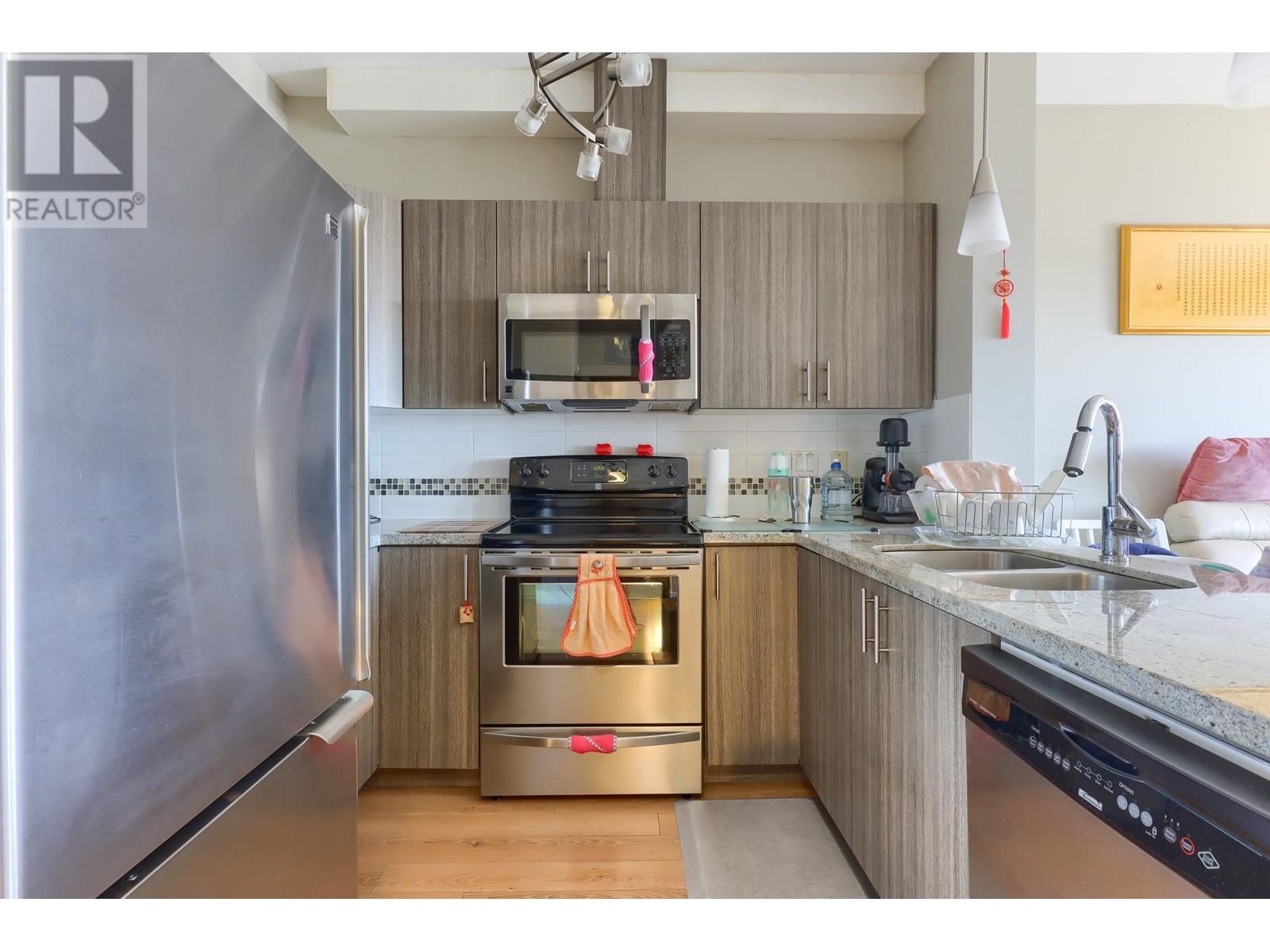 Ph1 7738 Edmonds Street, Burnaby, British Columbia  V3N 1B8 - Photo 3 - R3032230