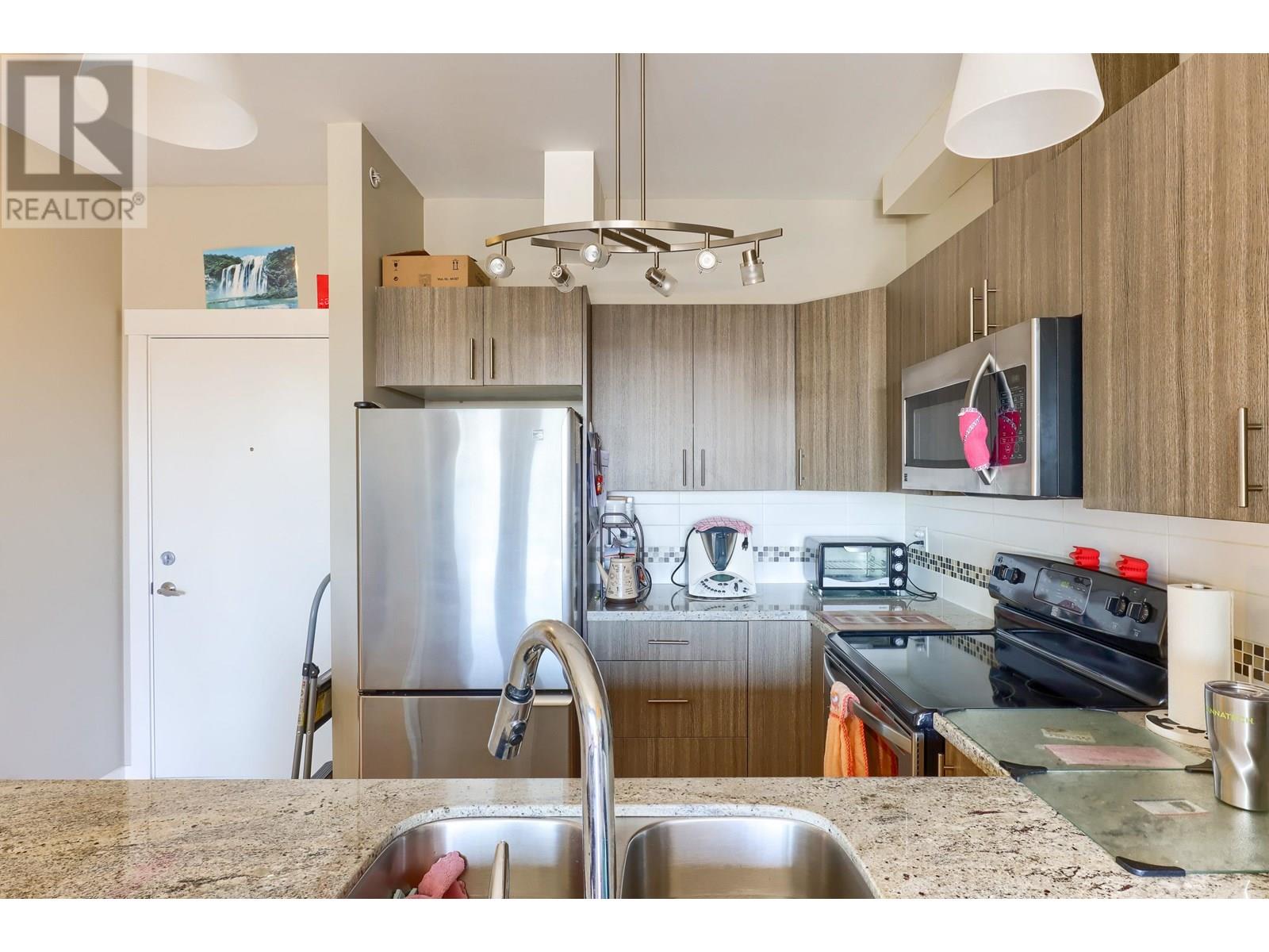 Ph1 7738 Edmonds Street, Burnaby, British Columbia  V3N 1B8 - Photo 5 - R3032230