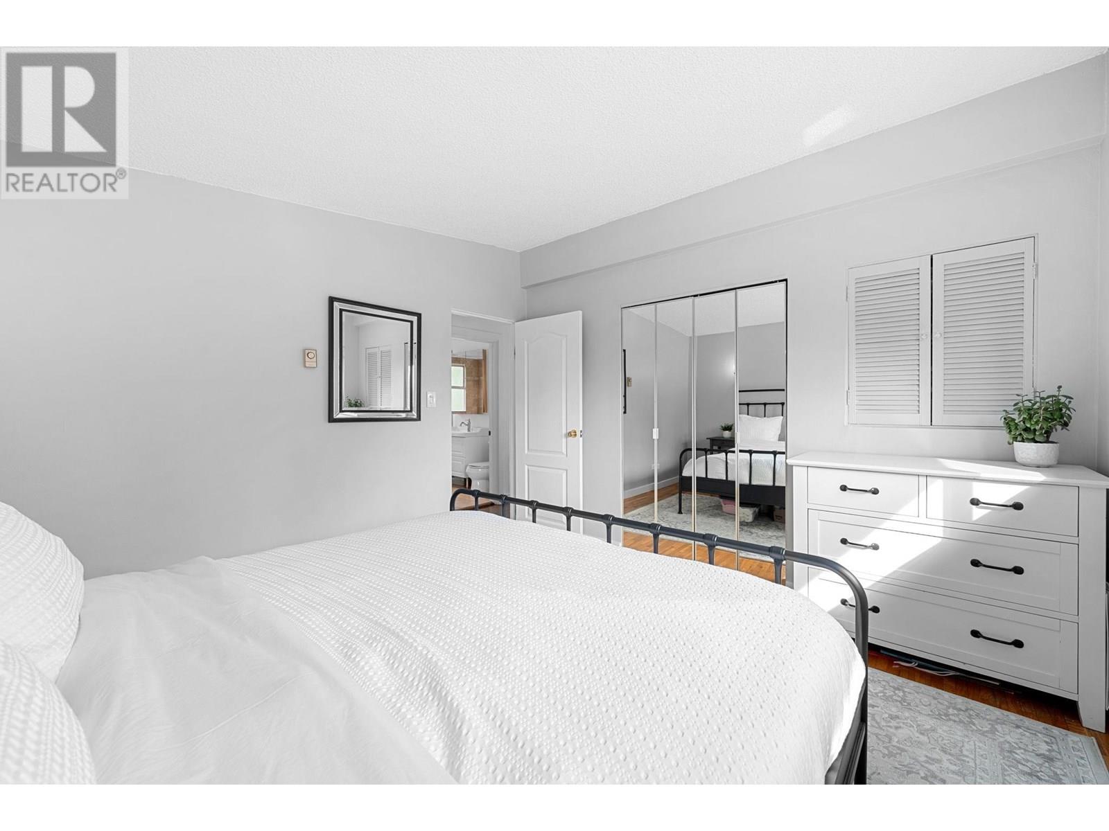 530 W 14th Street, North Vancouver, British Columbia  V7M 1P9 - Photo 15 - R3032257