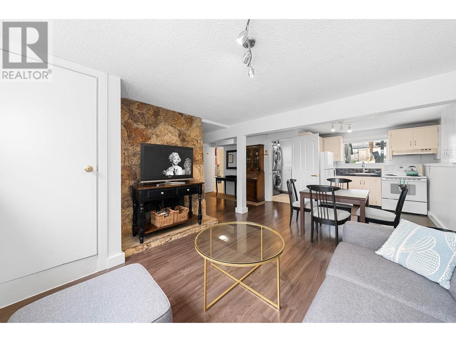 530 W 14th Street, North Vancouver, British Columbia  V7M 1P9 - Photo 28 - R3032257
