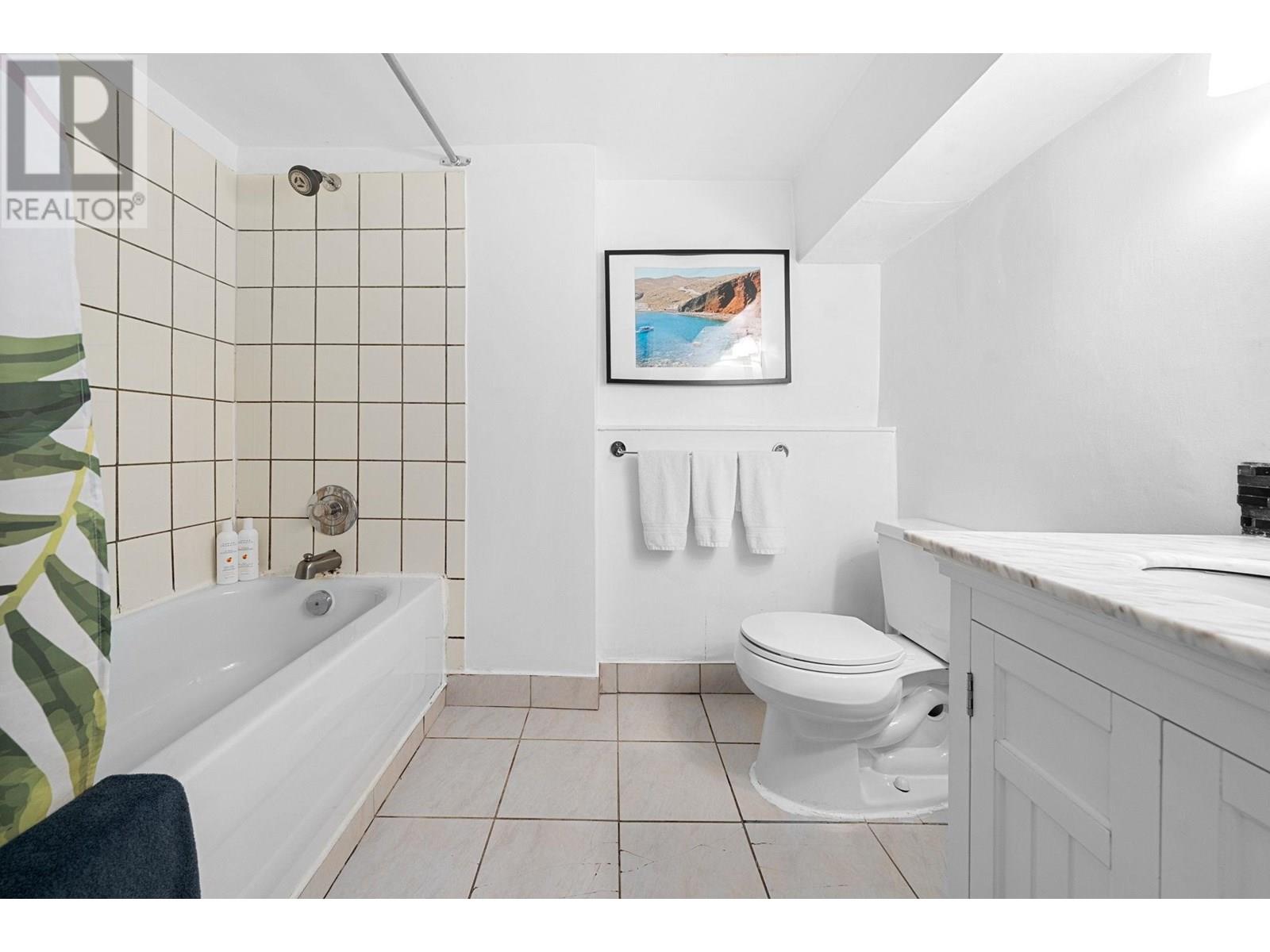 530 W 14th Street, North Vancouver, British Columbia  V7M 1P9 - Photo 33 - R3032257