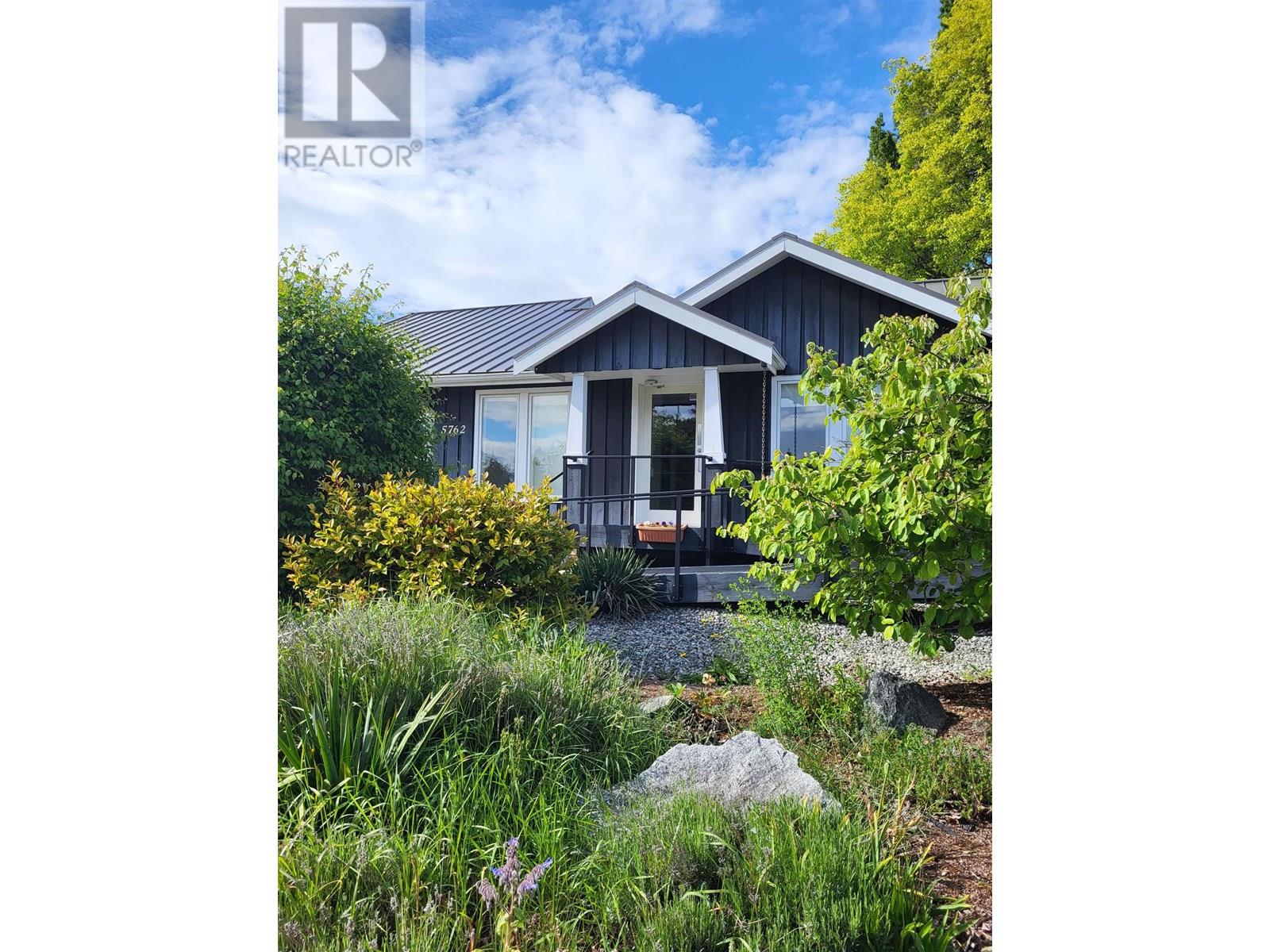 5762 COWRIE STREET, Sechelt, British Columbia