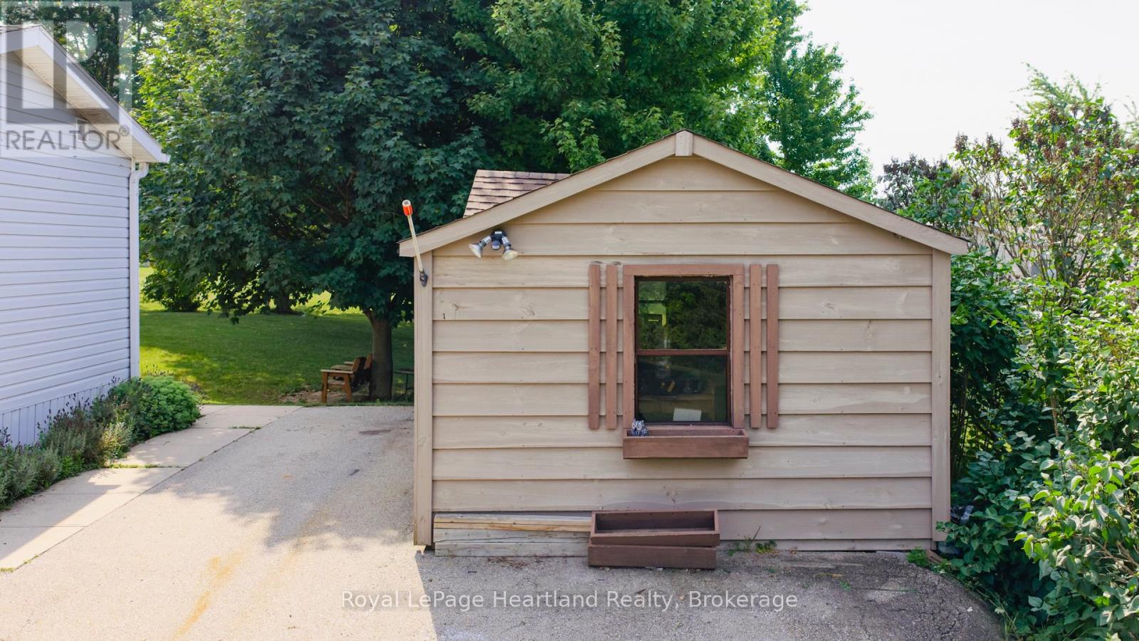 240 Hickory Lane, Perth East, Ontario  N5A 6S6 - Photo 11 - X12316144