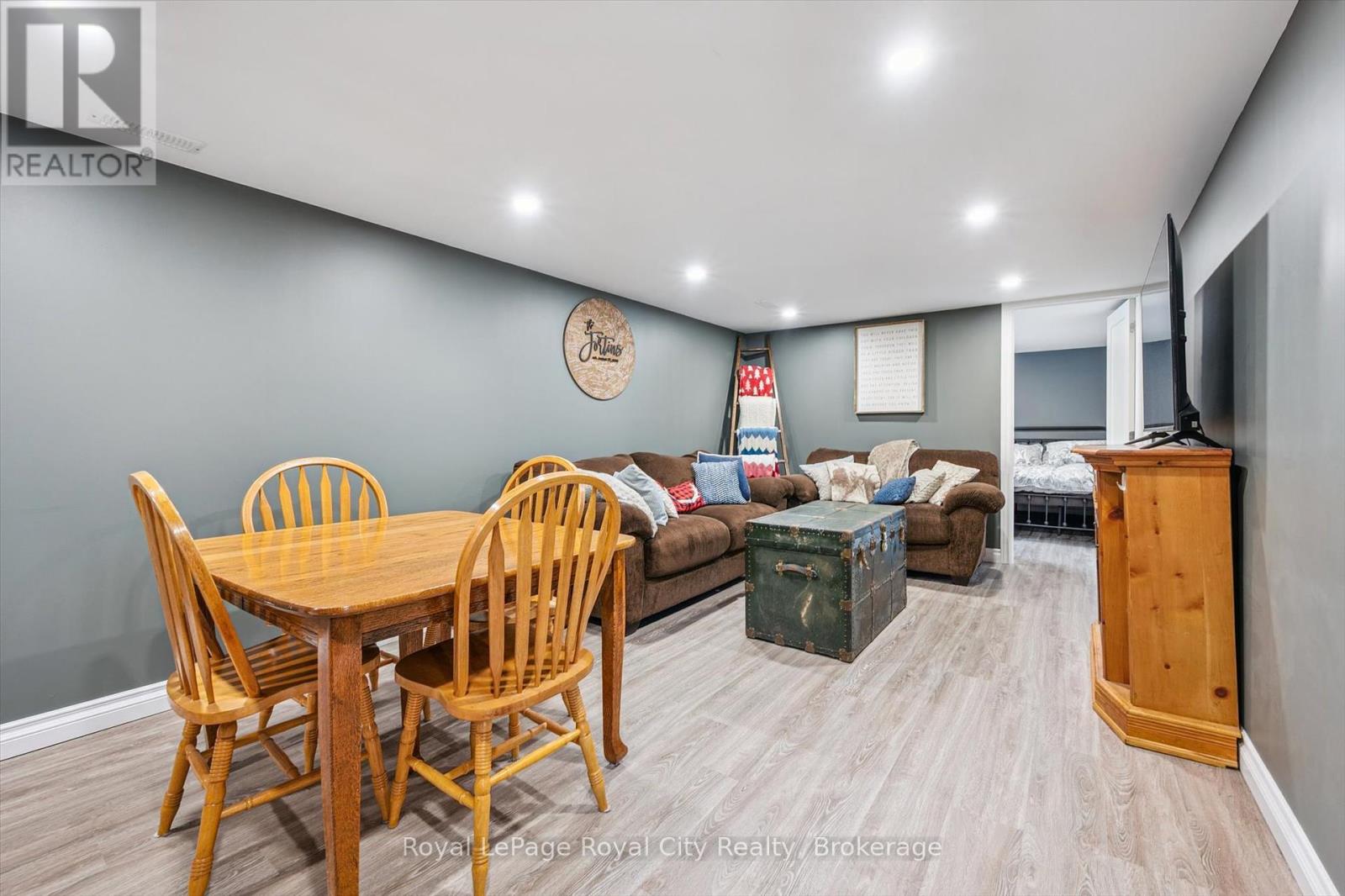 24 Julia Drive, Guelph, Ontario  N1H 5W1 - Photo 25 - X12316157