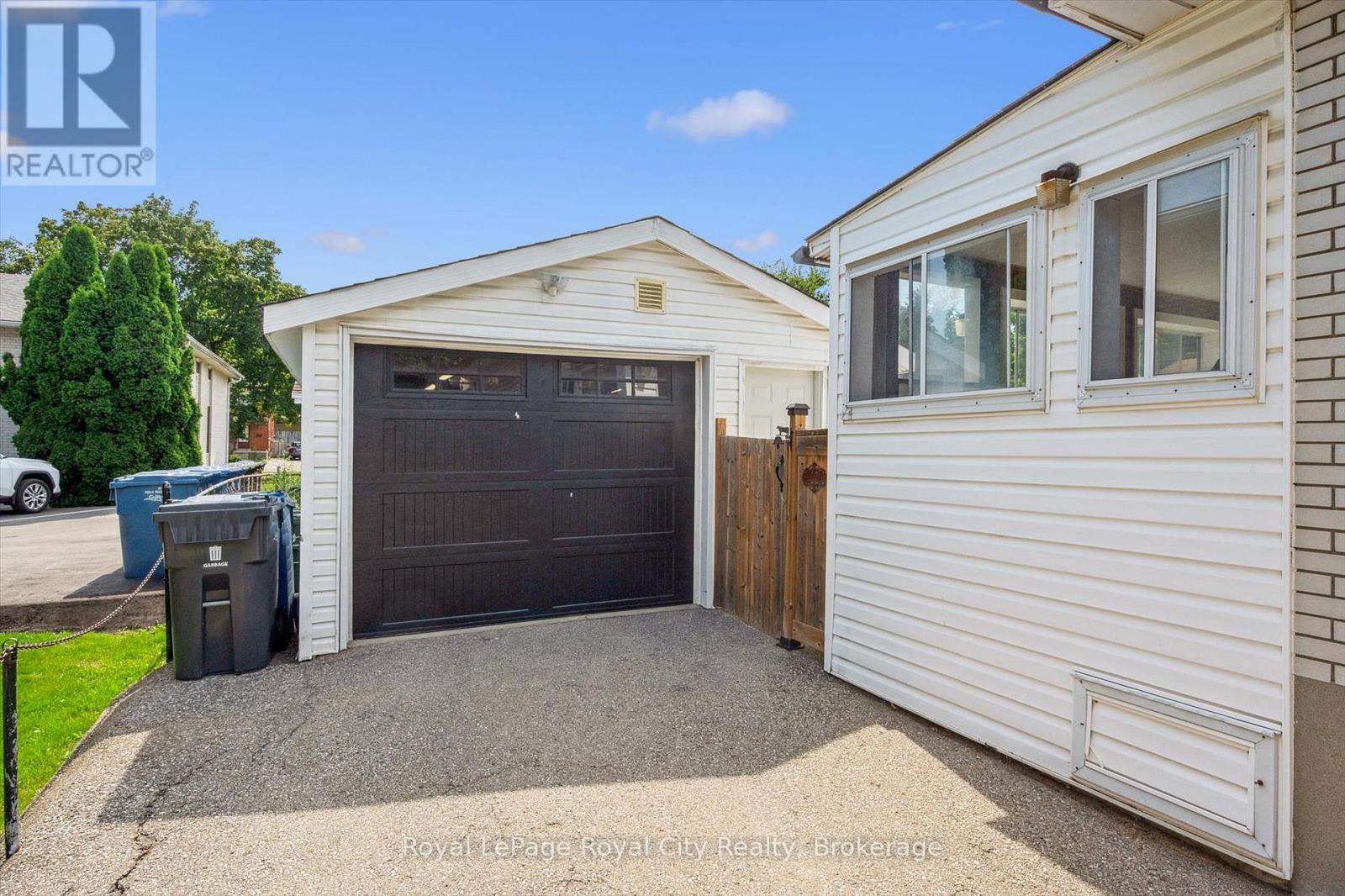 24 Julia Drive, Guelph, Ontario  N1H 5W1 - Photo 33 - X12316157
