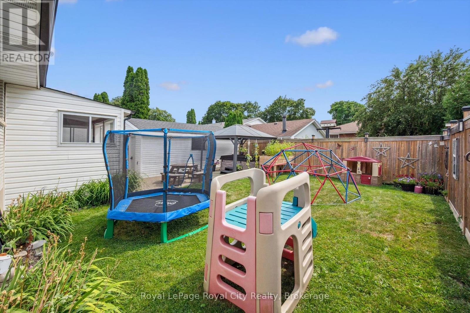 24 Julia Drive, Guelph, Ontario  N1H 5W1 - Photo 37 - X12316157