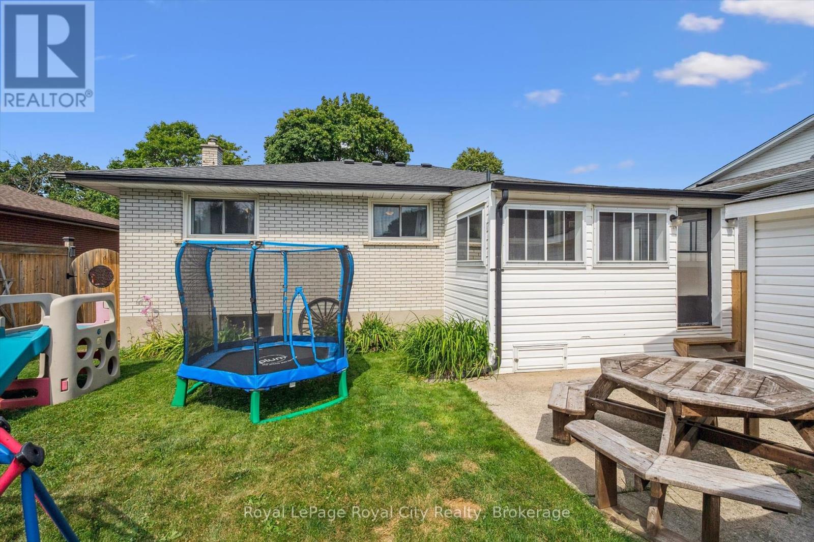 24 Julia Drive, Guelph, Ontario  N1H 5W1 - Photo 38 - X12316157